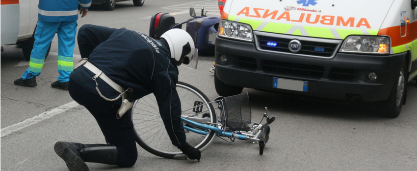 Scena di rilievi incidente con bicicletta