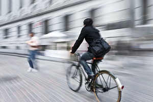 Ciclisti fate attenzione ai pedoni!