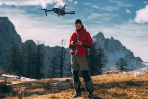 I droni oltre i 250 gr. devono essere assicurati