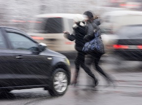 Il guidatore non è responsabile se investe un pedone imprudente.